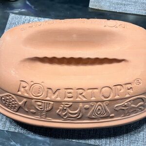 Romertopf clay baking dish with stand